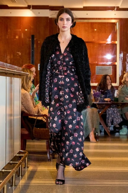 luisa-beccaria_f25_runway_021