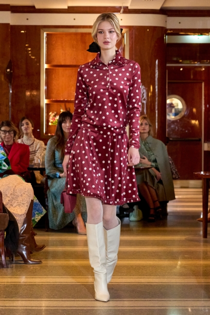 luisa-beccaria_f25_runway_022