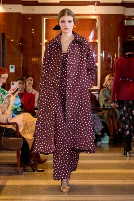 luisa-beccaria_f25_runway_024