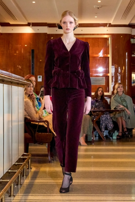 luisa-beccaria_f25_runway_030