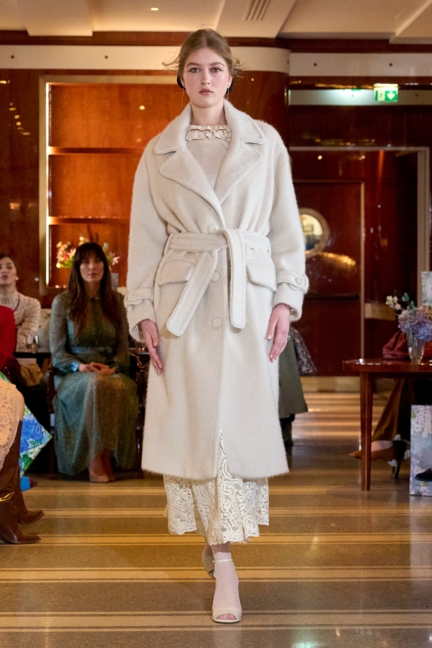 luisa-beccaria_f25_runway_032