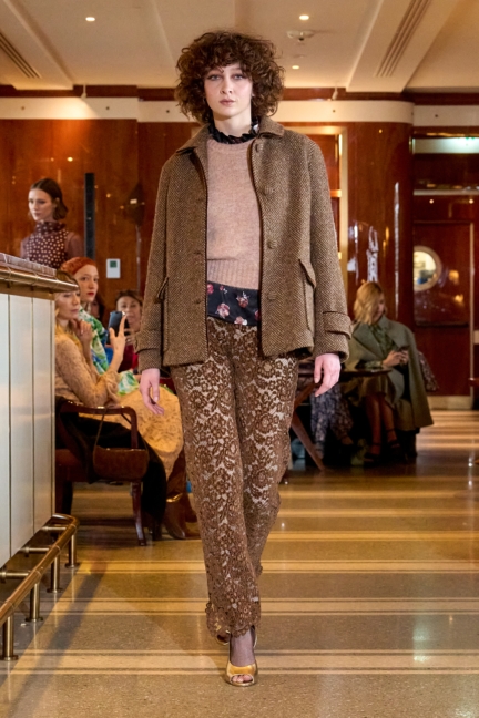 luisa-beccaria_f25_runway_033