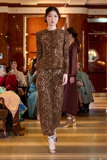 luisa-beccaria_f25_runway_034