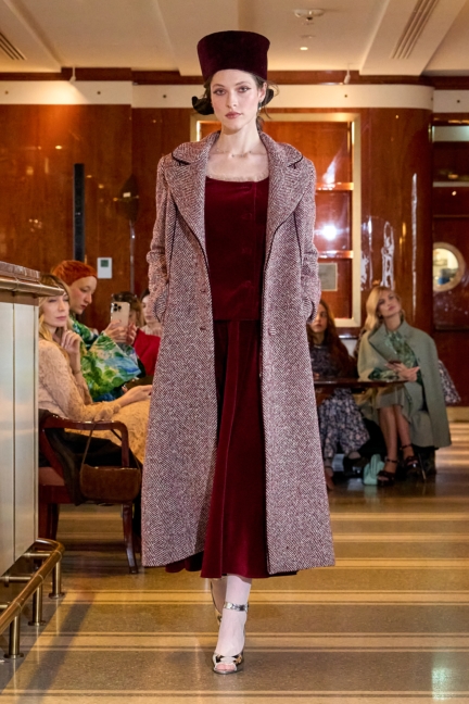 luisa-beccaria_f25_runway_035
