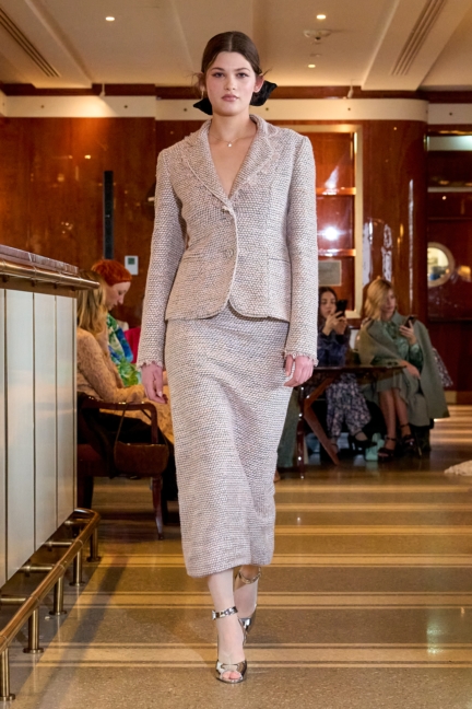 luisa-beccaria_f25_runway_036
