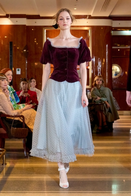 luisa-beccaria_f25_runway_037