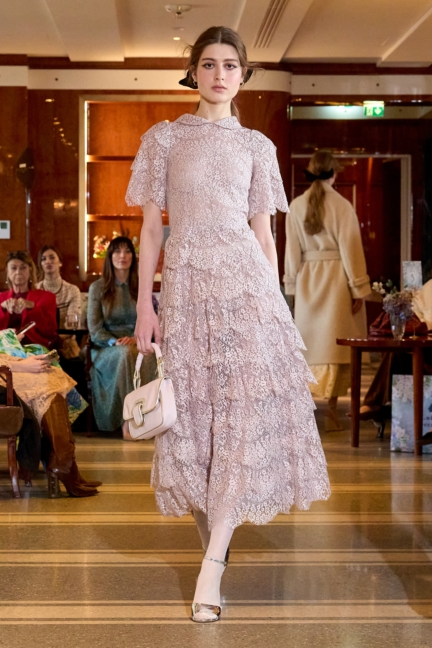 luisa-beccaria_f25_runway_039
