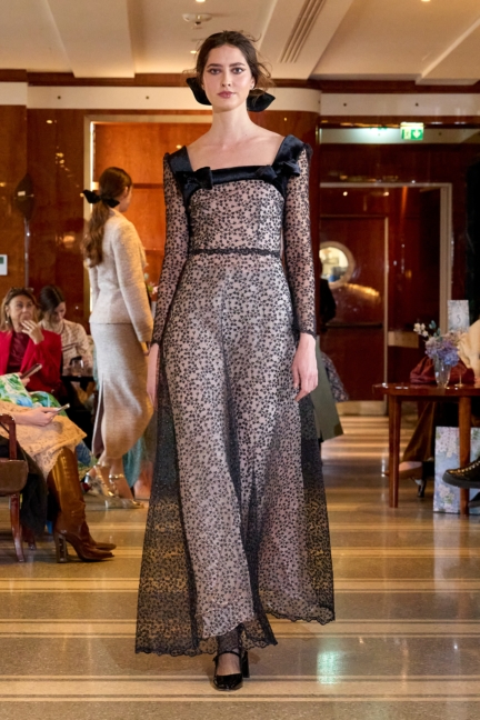 luisa-beccaria_f25_runway_041