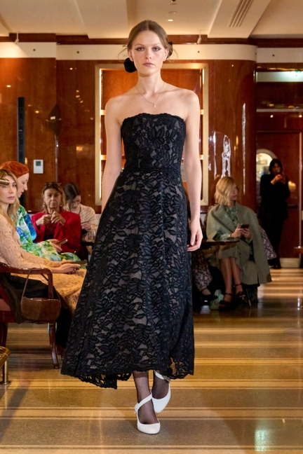 luisa-beccaria_f25_runway_042