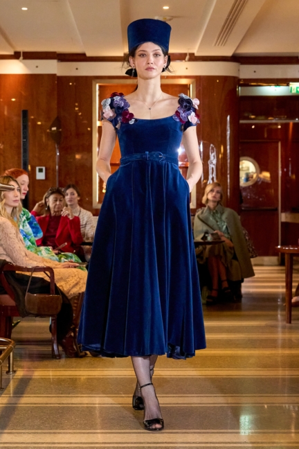 luisa-beccaria_f25_runway_046