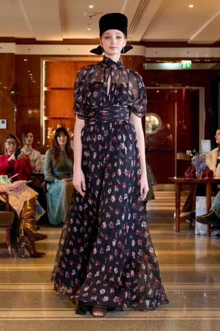 luisa-beccaria_f25_runway_047