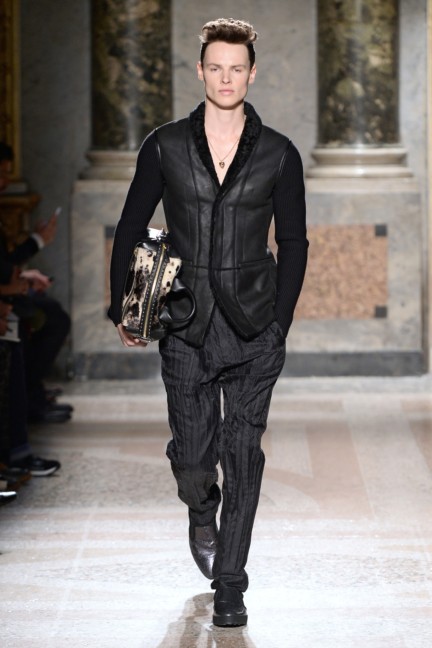 roberto-cavalli-milan-mens-autumn-winter-2015-24