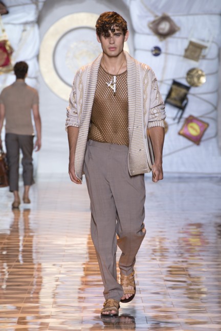 versace-milan-mens-spring-summer-2015-runway-images-11