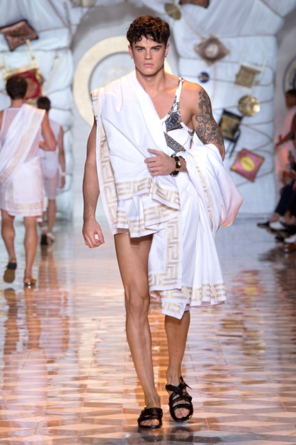 versace-milan-mens-spring-summer-2015-runway-images-22