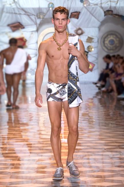 versace-milan-mens-spring-summer-2015-runway-images-23