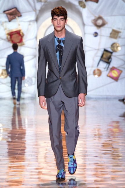 versace-milan-mens-spring-summer-2015-runway-images-30