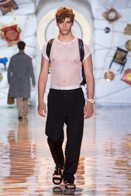 versace-milan-mens-spring-summer-2015-runway-images-39