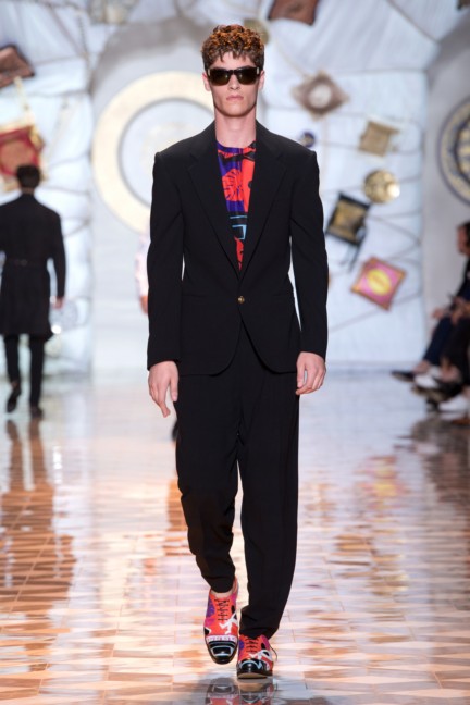 versace-milan-mens-spring-summer-2015-runway-images-43