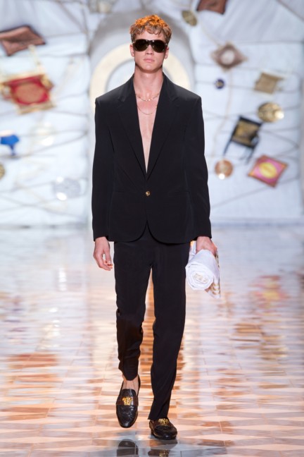 versace-milan-mens-spring-summer-2015-runway-images-46