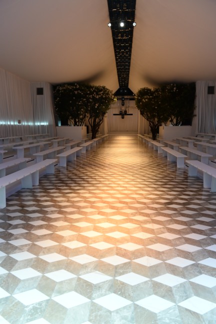 versace-milan-mens-spring-summer-2015-venue-15