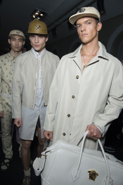 ss16-versacebackstage-007