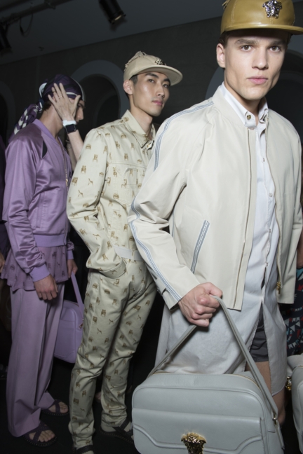 ss16-versacebackstage-025