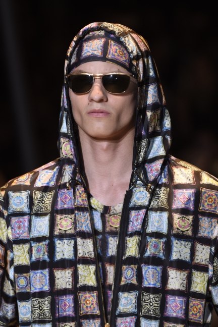 versace-milan-mens-spring-summer-2016-details-13