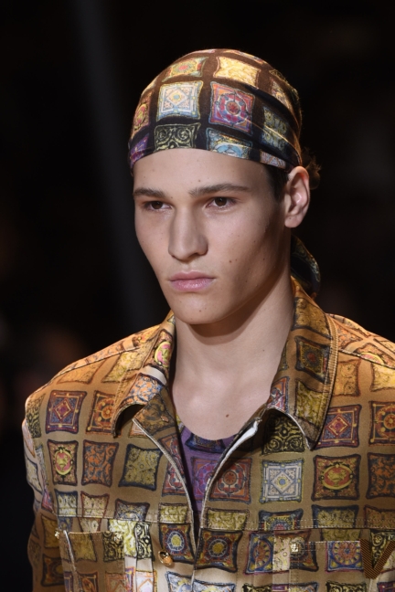 versace-milan-mens-spring-summer-2016-details-17