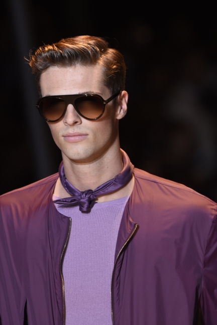 versace-milan-mens-spring-summer-2016-details-6