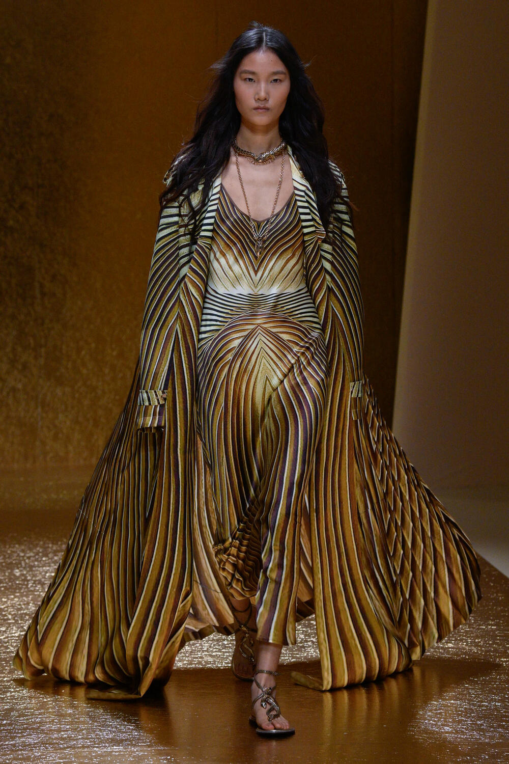 mfw-versace-ss-26-1
