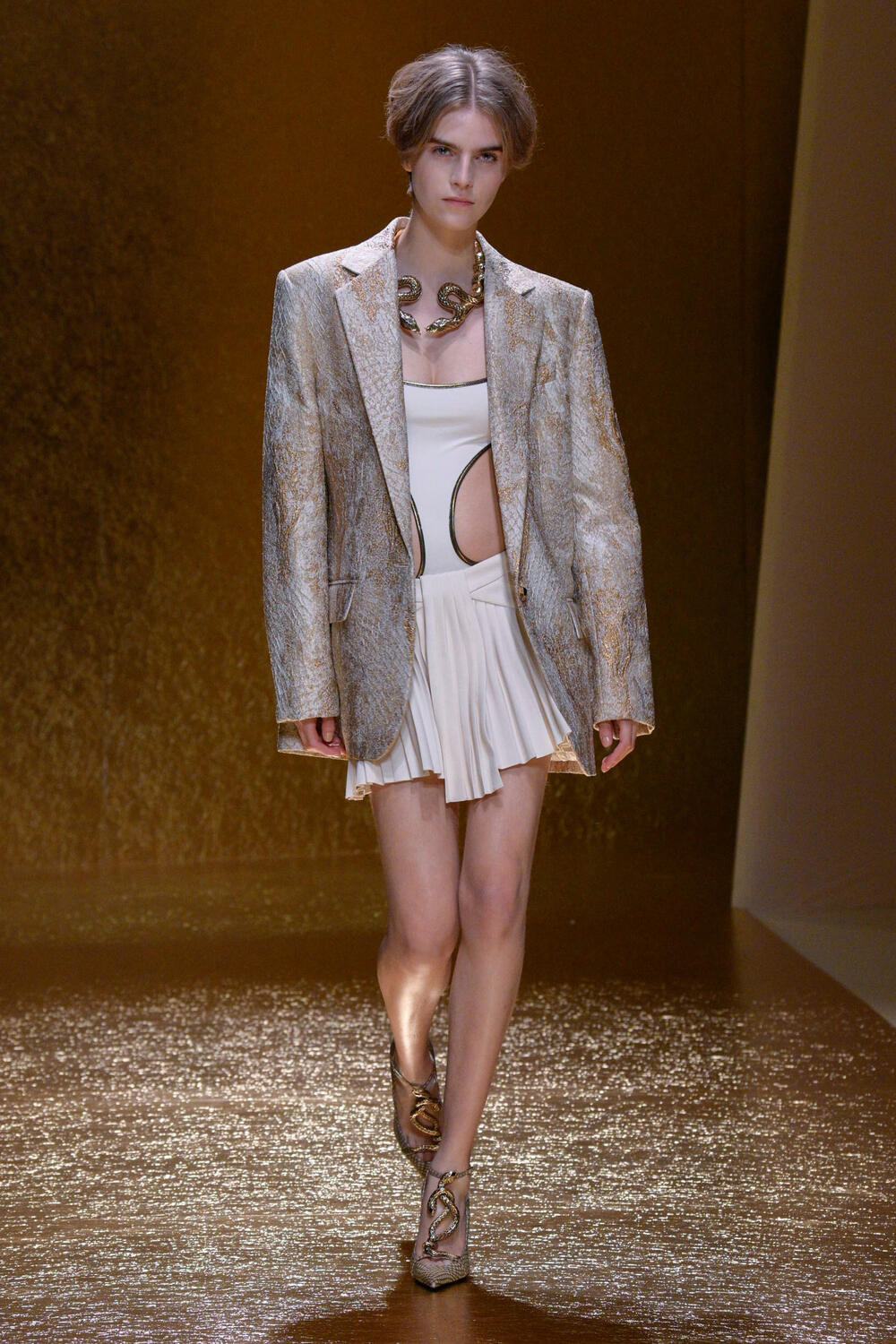 mfw-versace-ss-26-28