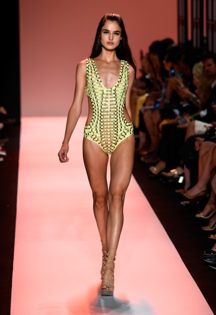 ss-2015_mercedes-benz-fashion-week-new-york_us_herve-leger-by-max-azria_50574