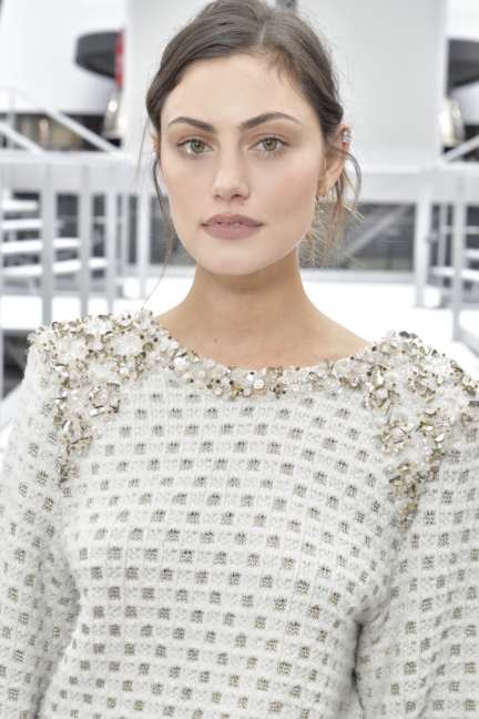 23_phoebe-tonkin_fall-winter-2017_18-ready-to-wear-collection-2