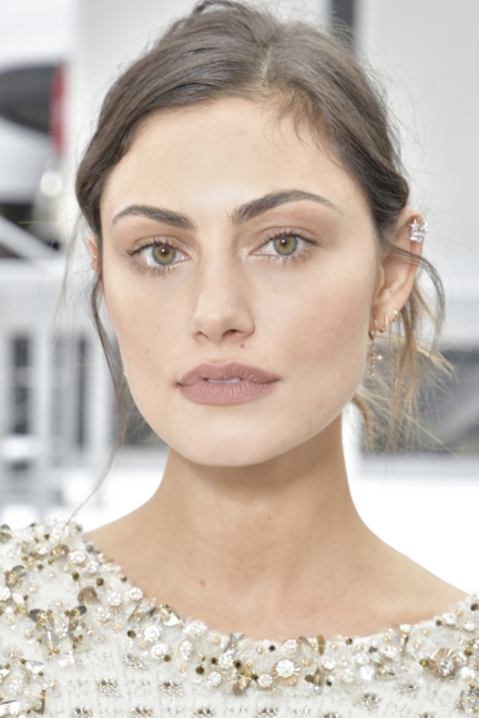 24_phoebe-tonkin_fall-winter-2017_18-ready-to-wear-collection-3