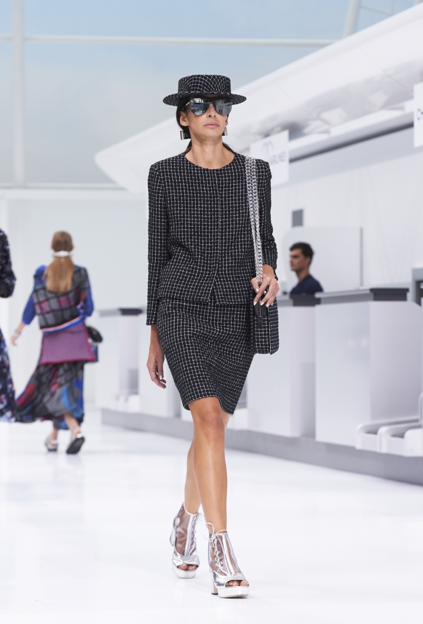 chanel-paris-fashion-week-spring-summer-2016-show-36