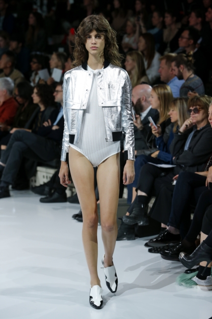 courreges-paris-fashion-week-spring-summer-2016-14