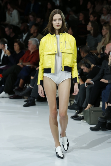 courreges-paris-fashion-week-spring-summer-2016-15