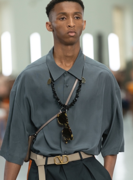 008-valentino-uomo-ss20-dett