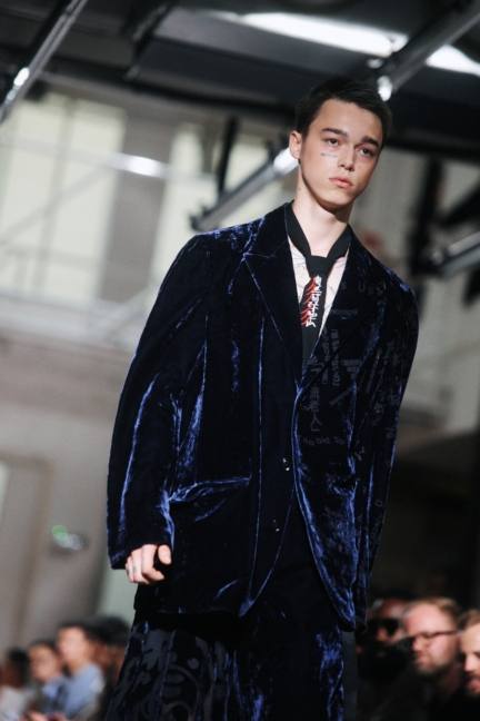 dsc_6893_yohji-yamamoto-homme-ss18-_elise-toide