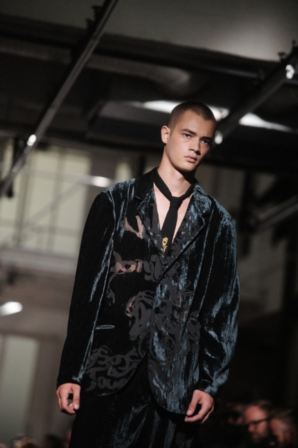 dsc_6907_yohji-yamamoto-homme-ss18-_elise-toide