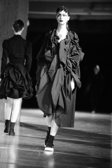 dsc_0653_yohji-yamamoto-femme-fw17_elise-toide