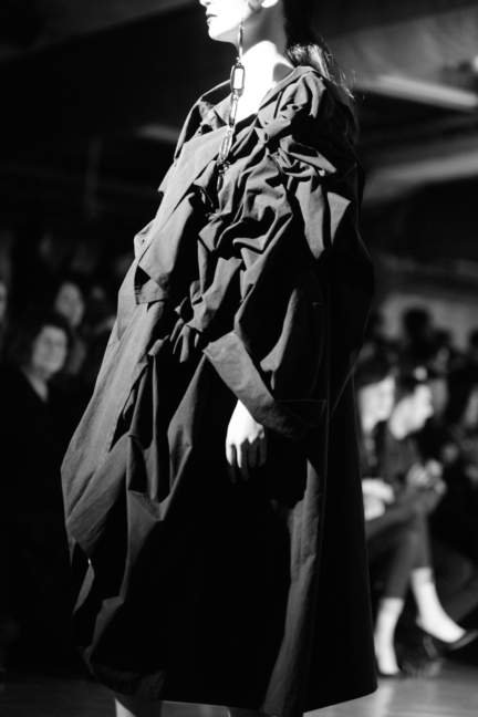 dsc_0665_yohji-yamamoto-femme-fw17_elise-toide