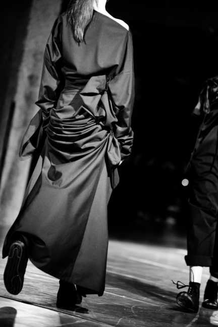 dsc_0716_yohji-yamamoto-femme-fw17_elise-toide