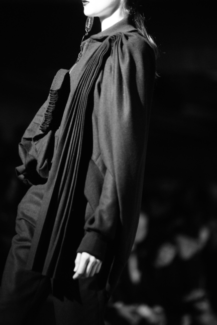 dsc_0738_yohji-yamamoto-femme-fw17_elise-toide