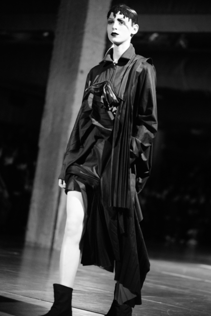 dsc_0921_yohji-yamamoto-femme-fw17_elise-toide