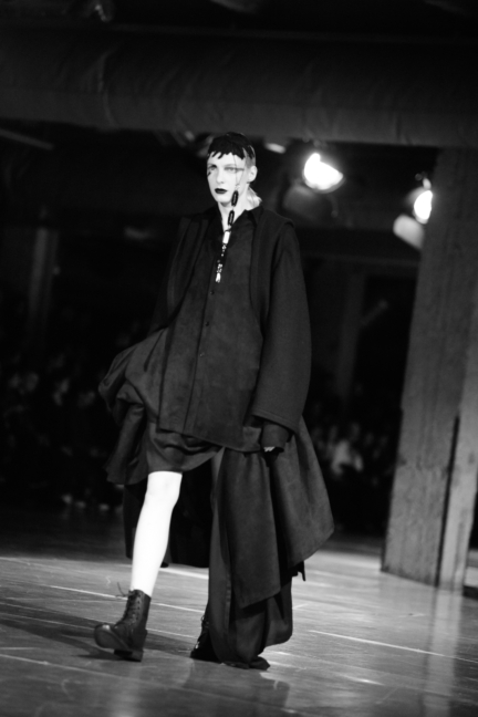 dsc_0969_yohji-yamamoto-femme-fw17_elise-toide