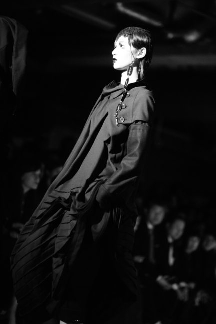 dsc_1006_yohji-yamamoto-femme-fw17_elise-toide