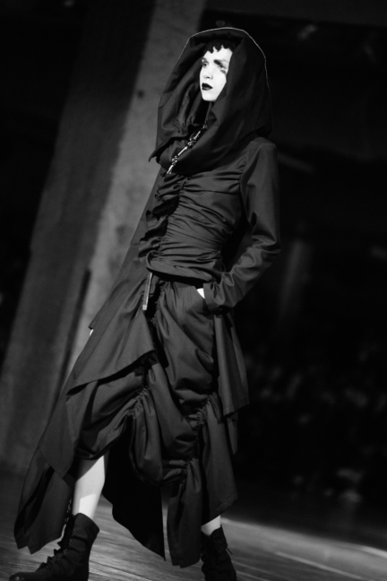 dsc_1038_yohji-yamamoto-femme-fw17_elise-toide