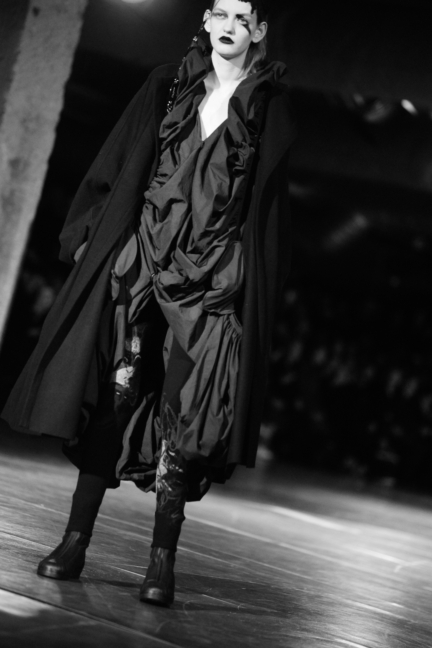 dsc_1047_yohji-yamamoto-femme-fw17_elise-toide