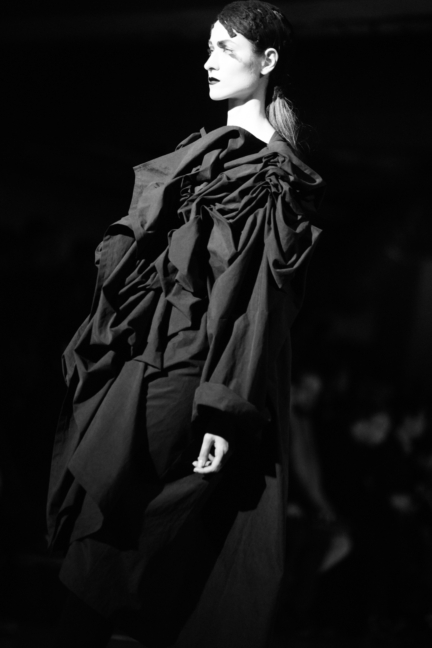 dsc_1066_yohji-yamamoto-femme-fw17_elise-toide